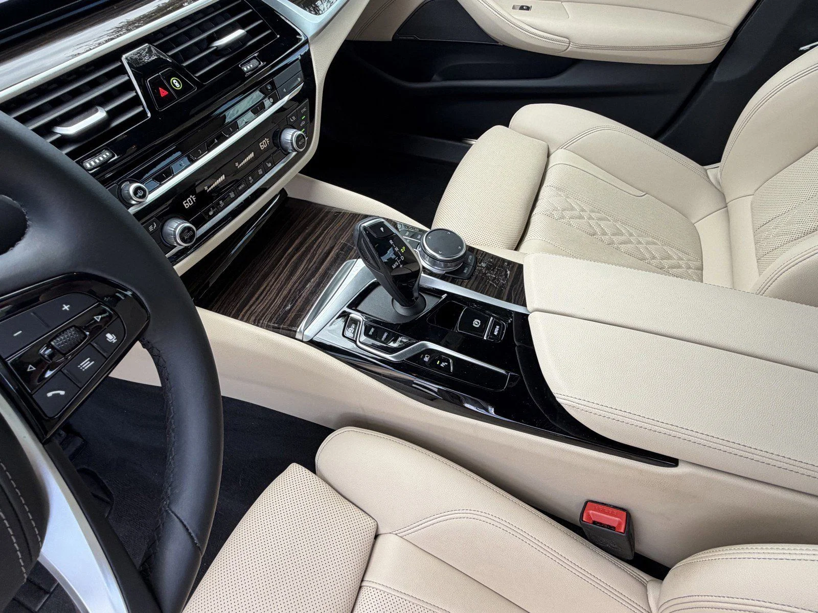 Certified Used 2023 Mineral White Metallic BMW 530e iPerformance image 21