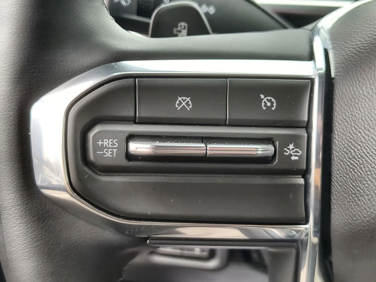 New 2026 Summit White GMC Elevation Extended Range image 34
