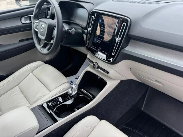 Used 2022 Gray Volvo T5 Inscription image 27