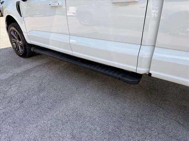 Used 2023  Ford Lariat image 29