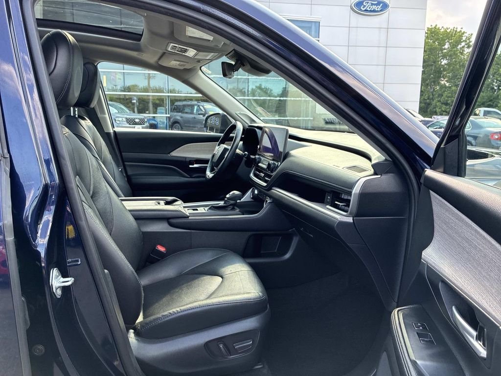 Used 2024  Toyota Limited image 9