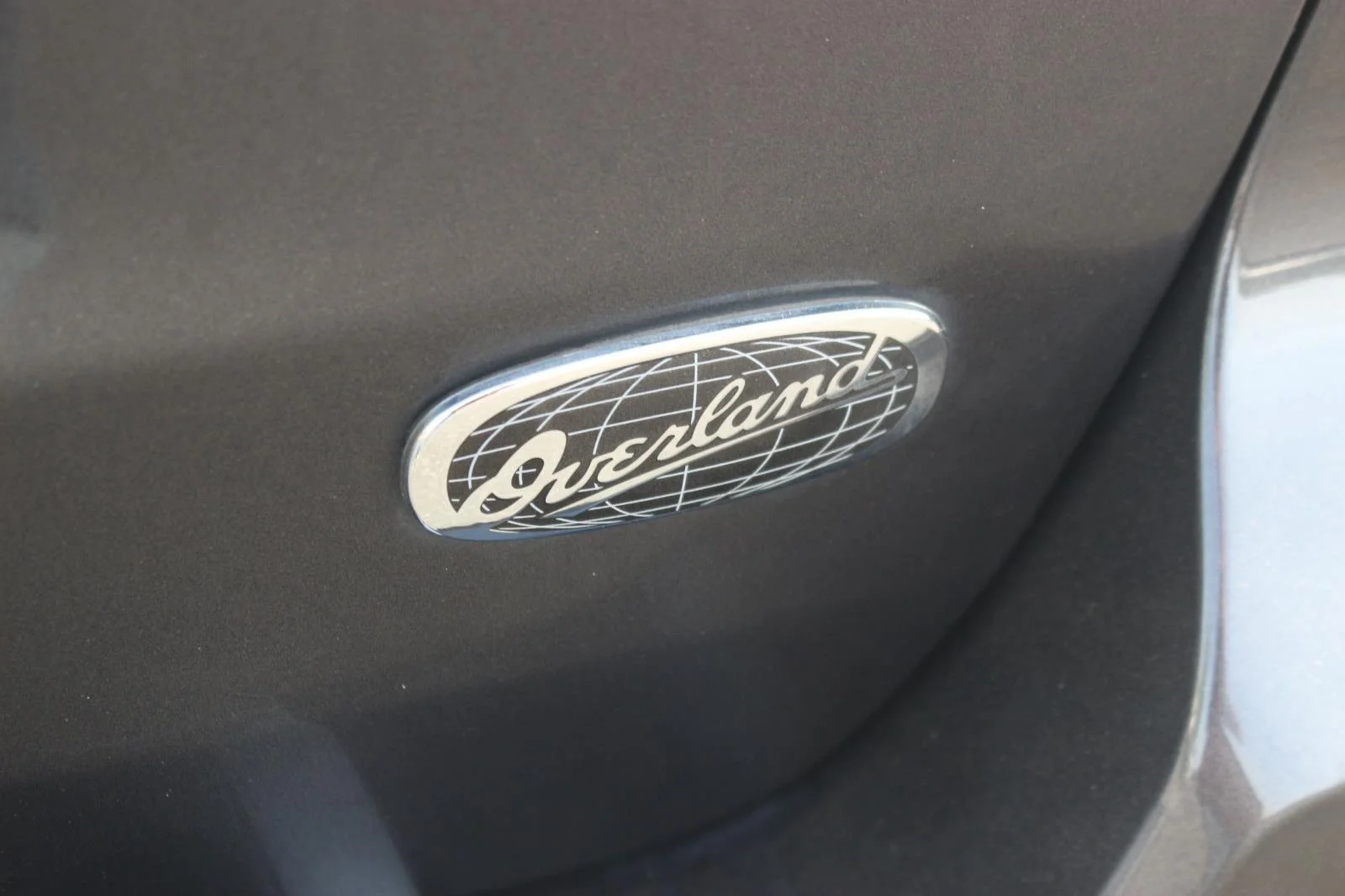 Used 2018 Grey Jeep Overland image 10