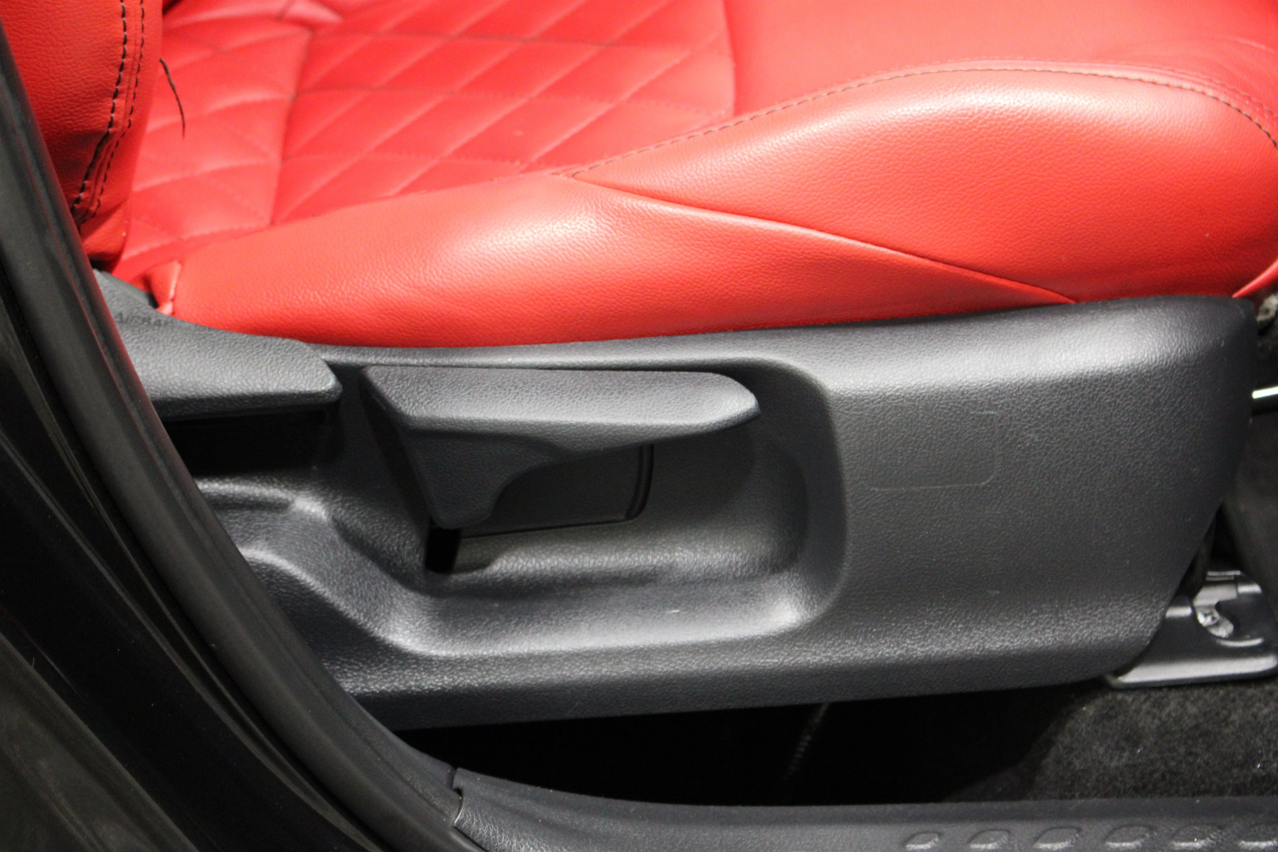 2019 Toyota C-HR XLE - Photo 25