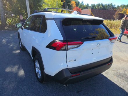Used 2019 Super White Toyota XLE image 5