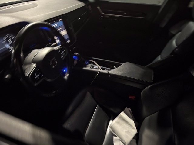 Used 2018 Silver Volvo T5 Momentum image 17
