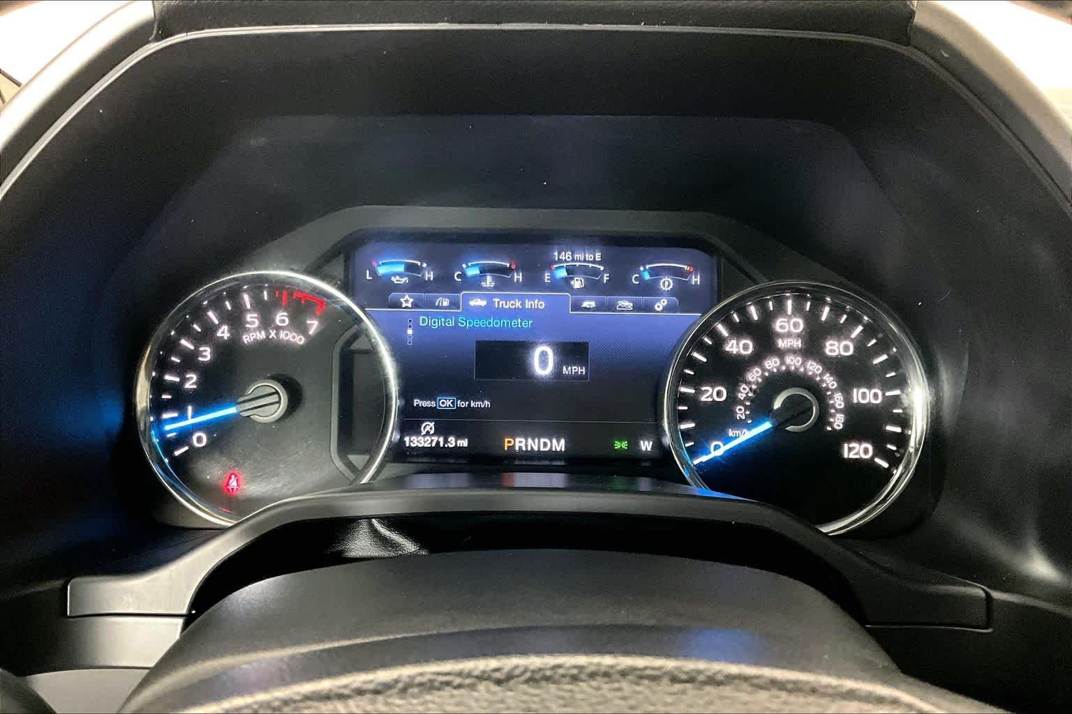 Used 2017 White Platinum Metallic Tri-Coat Ford Platinum image 24