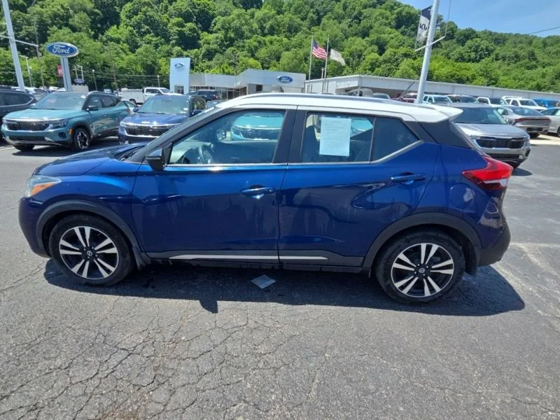 Used 2018 Blue Nissan SR image 4