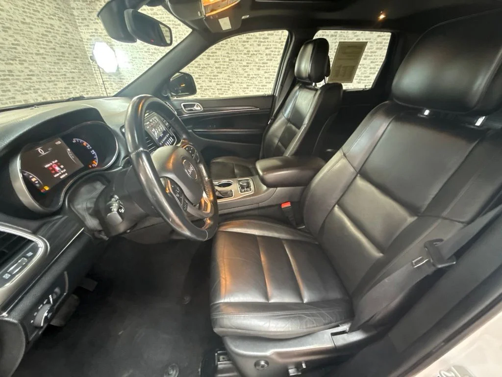 Used 2022 White Jeep Limited image 25