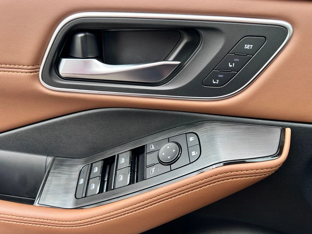 New 2026 Scarlet Ember Tintcoat Nissan Platinum image 33