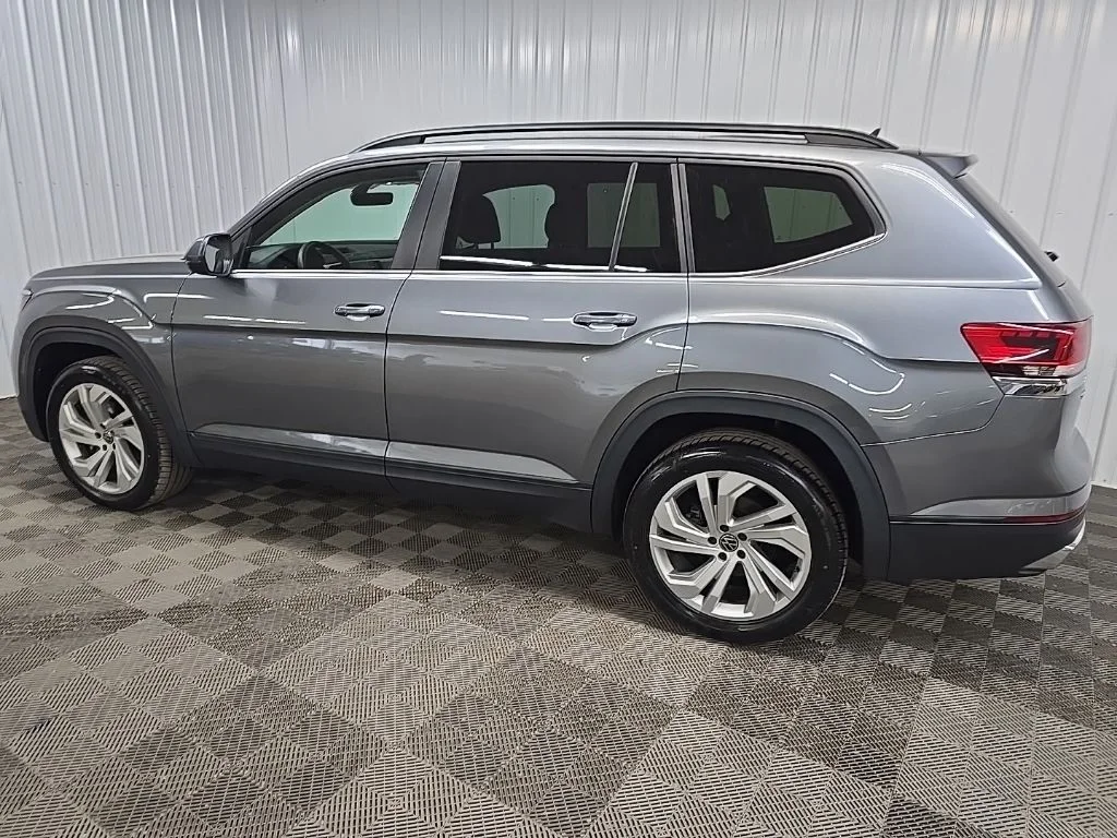 Used 2022 Gray Volkswagen 3.6L V6 SE w/Technology image 4
