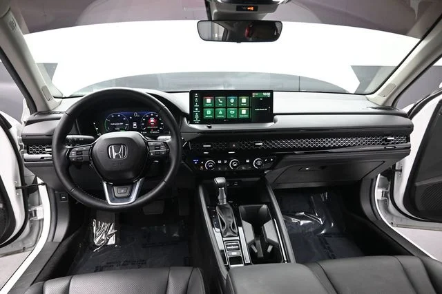 Used 2025  Honda Touring image 17