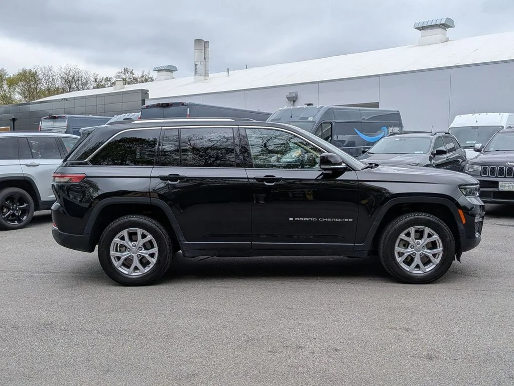 Used 2022 Black Jeep Limited image 2