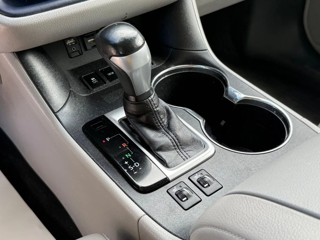 Used 2019 White Toyota XLE image 17