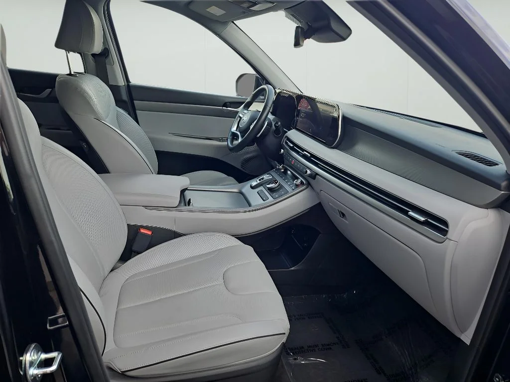 Used 2025 Abyss Black Pearl Hyundai SEL image 10