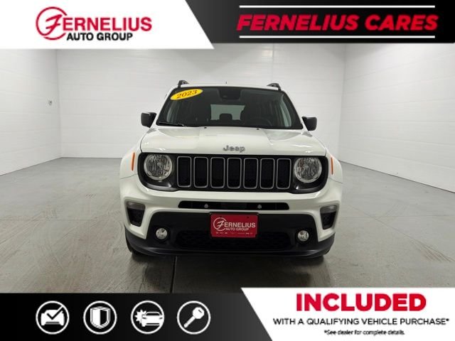 Used 2023 White Jeep Latitude image 2