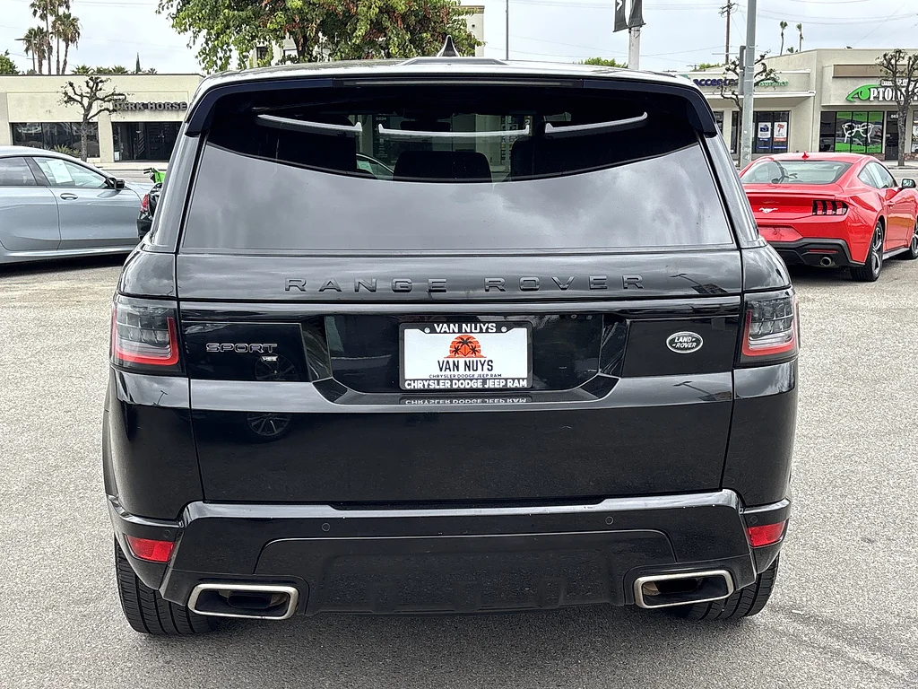 Used 2022 Santorini Black Metallic Land Rover HSE Silver Edition image 4