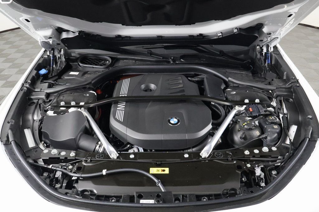 2026 BMW 7 Series 750e - Photo 10