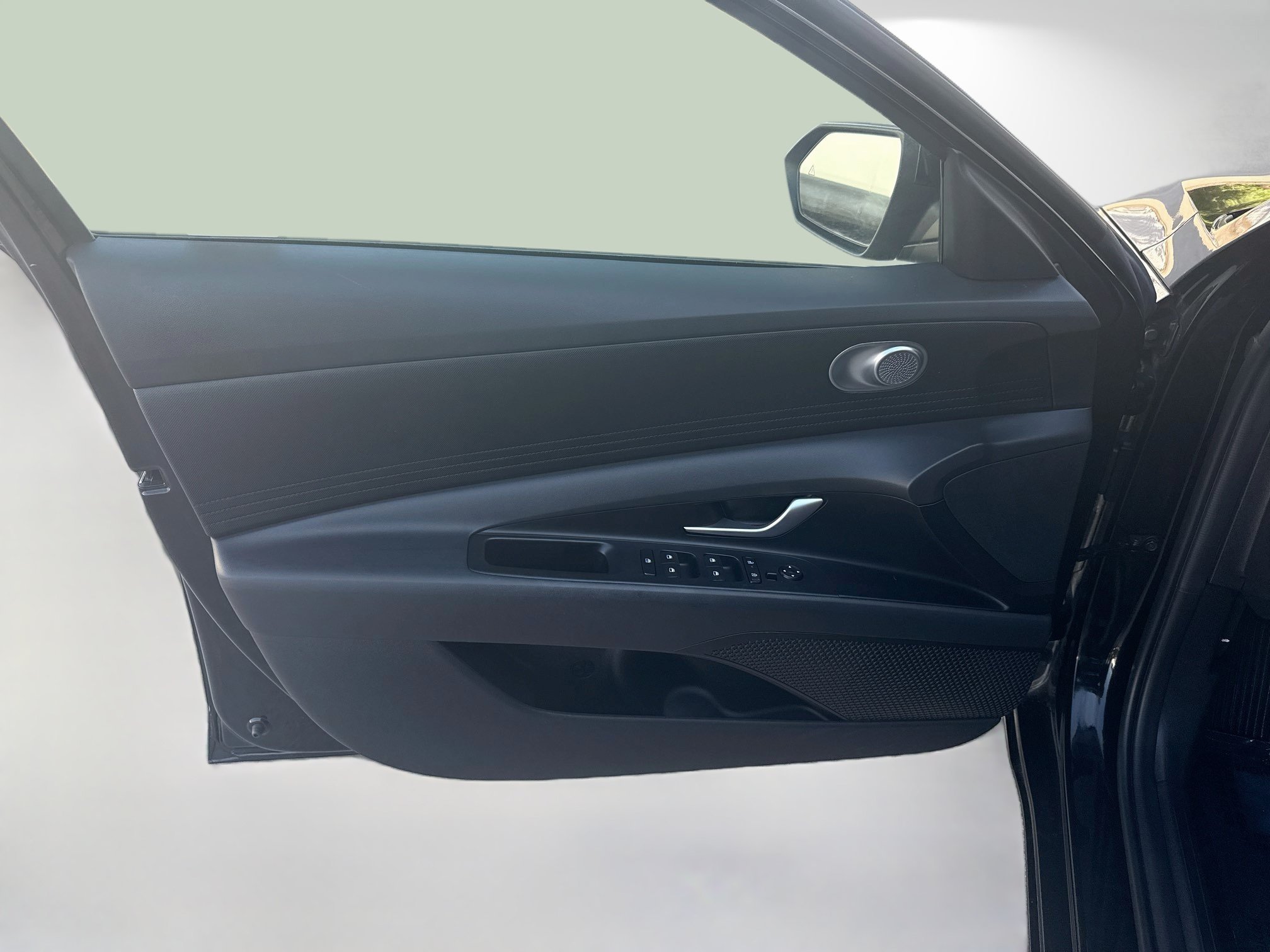 Used 2025 Abyss Black Hyundai SE image 17