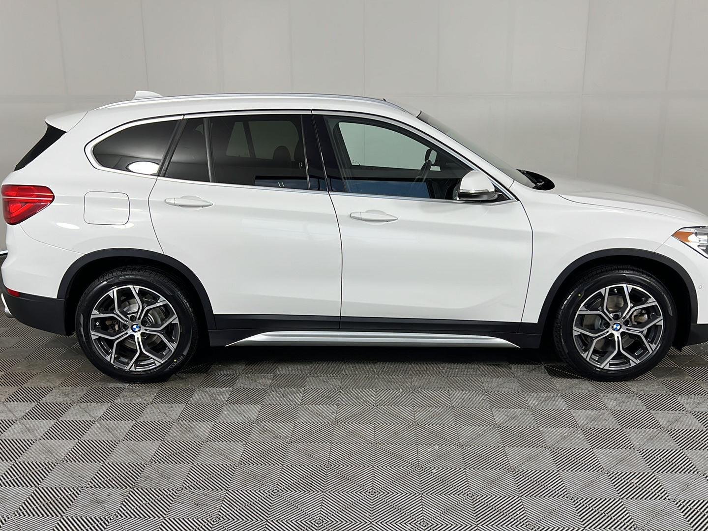 Used 2021 Alpine White BMW xDrive28i image 3