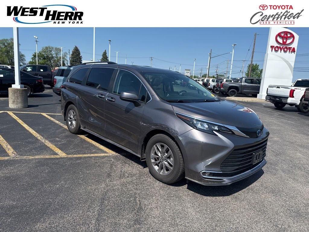 2024 Toyota Sienna XLE 7-Passenger Hybrid AWD's photo
