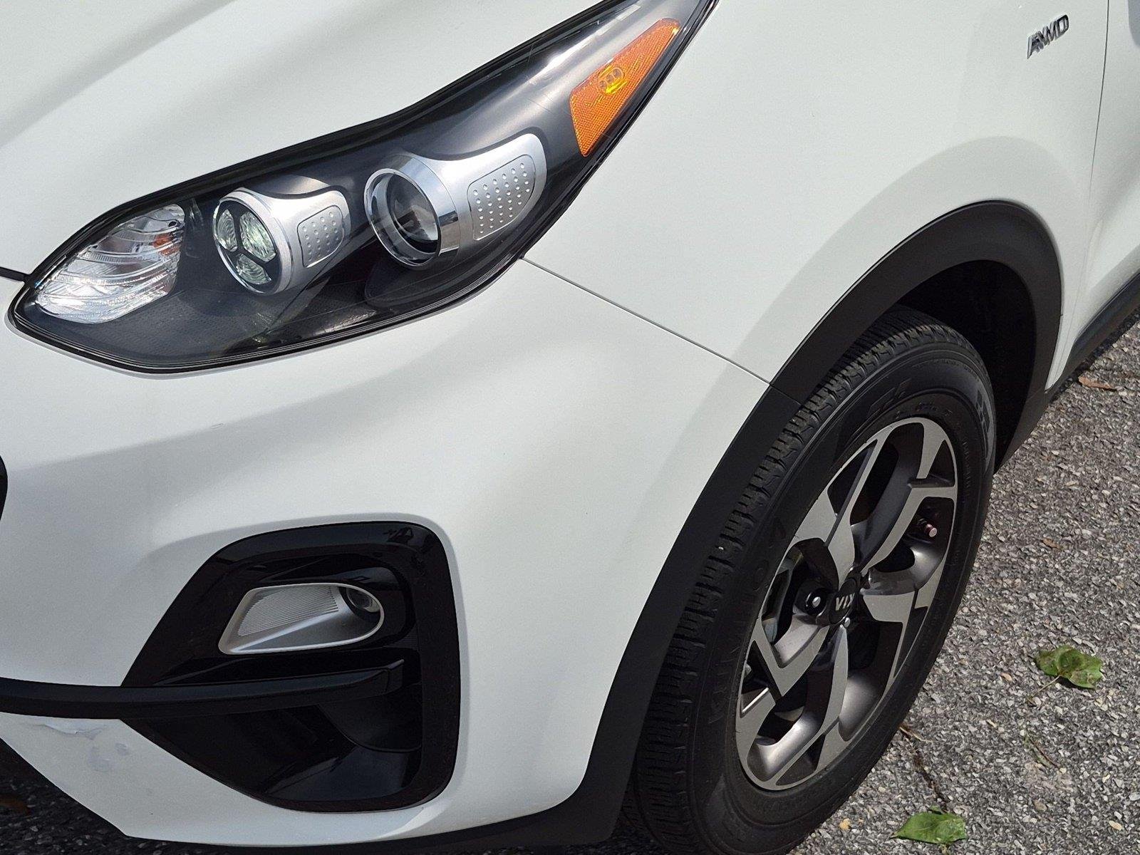 Used 2020 Clear White Kia LX image 9