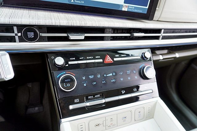 Used 2025 White Hyundai Calligraphy image 35