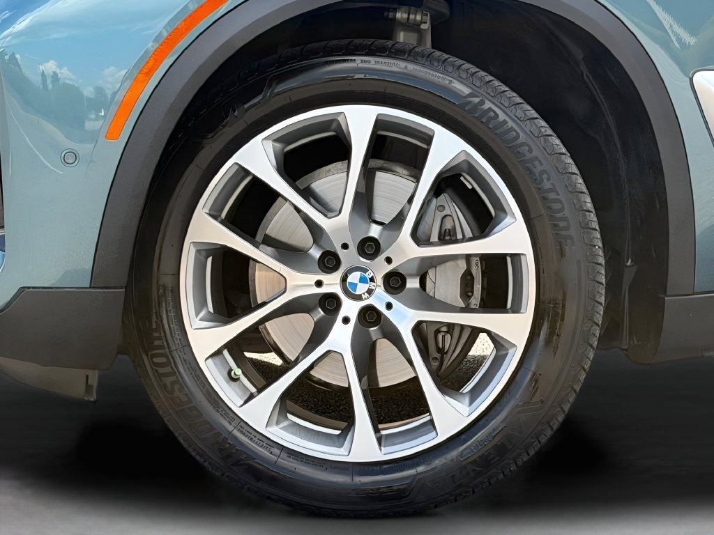 Certified Used 2024 Blue BMW xDrive40i image 26