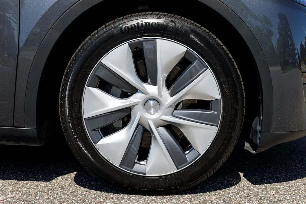 Used 2023  Tesla Long Range image 37