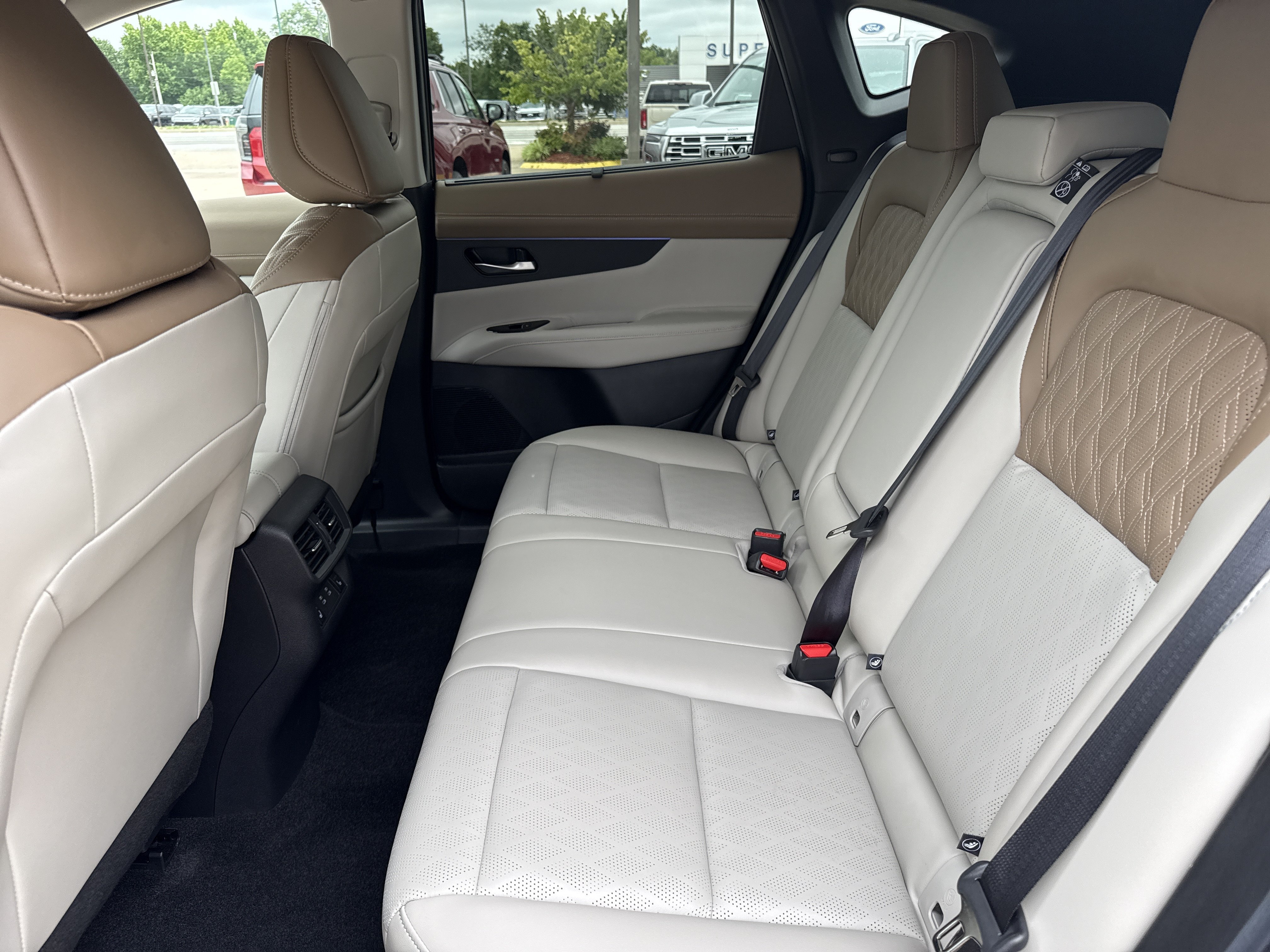Used 2025  Nissan Platinum image 6