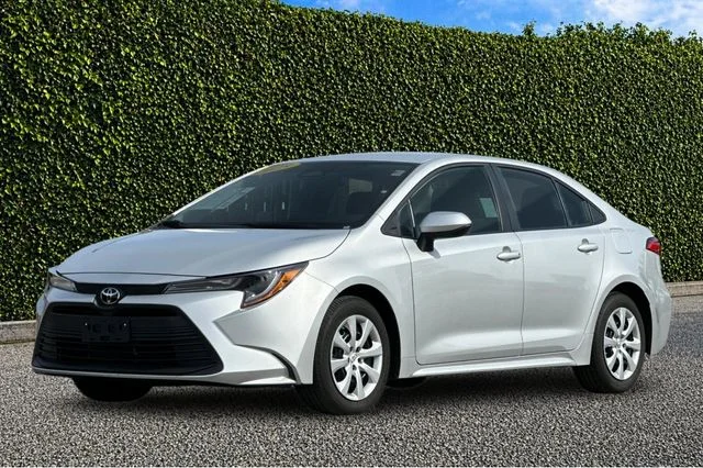 2025 Toyota Corolla LE - Photo 8
