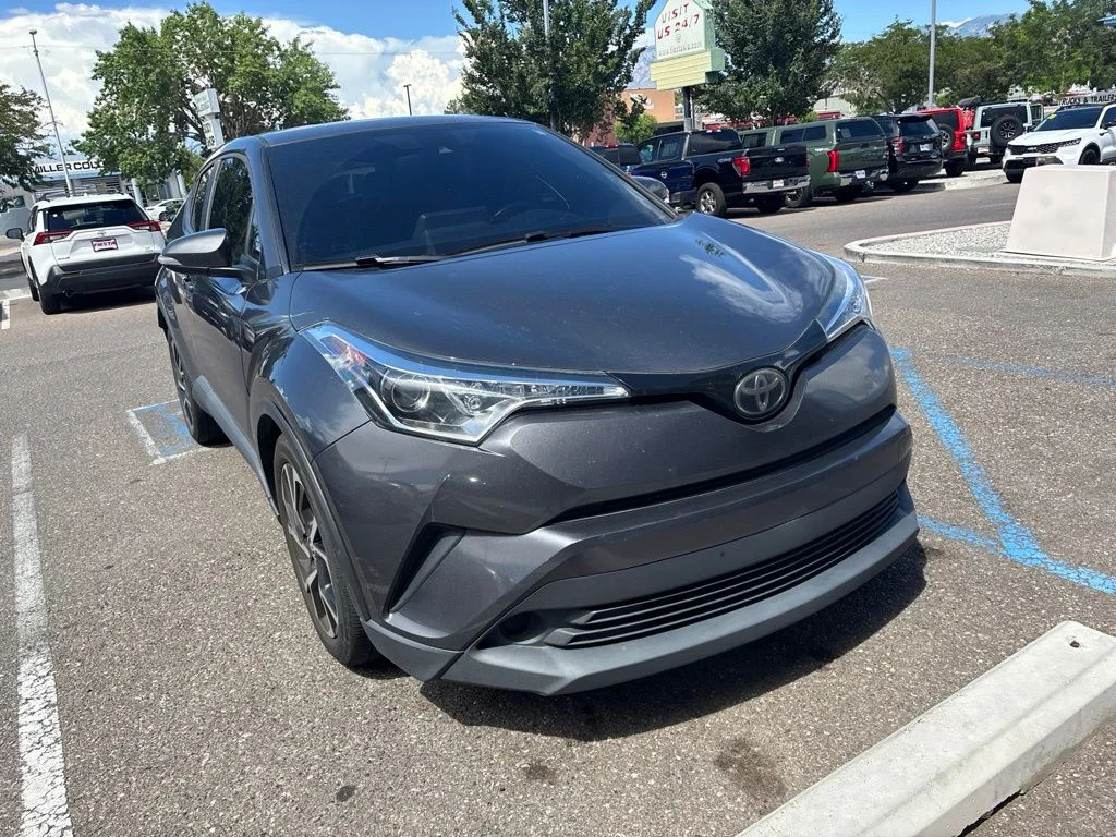 Used 2019 Gray Toyota XLE image 4