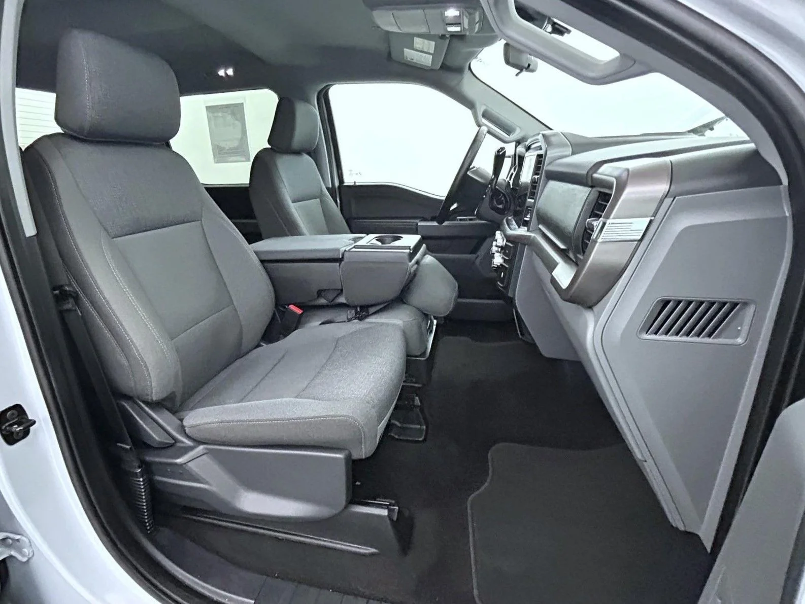 Used 2025 White Ford XLT image 15