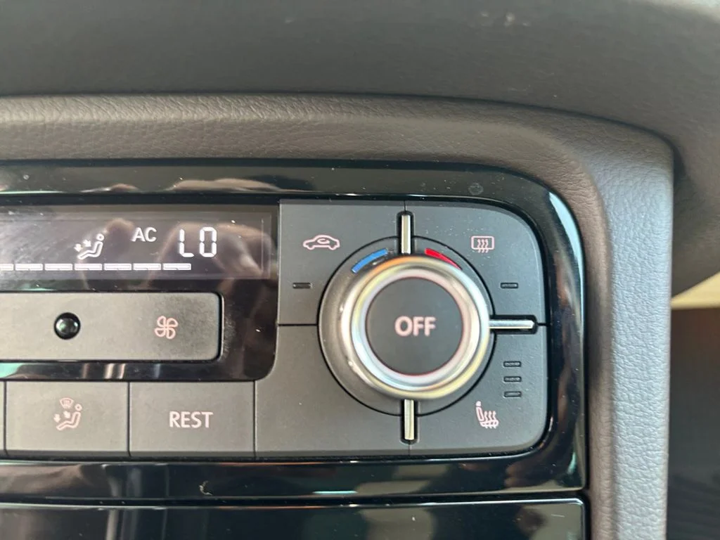 Used 2013 Black Volkswagen V6 TDI image 27