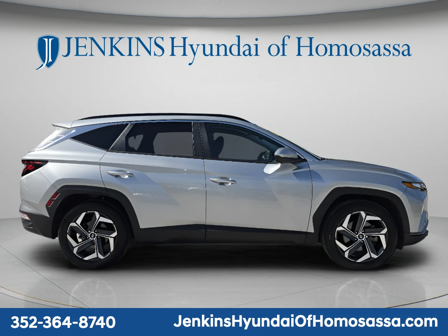 Used 2024 Silver Hyundai SEL image 2