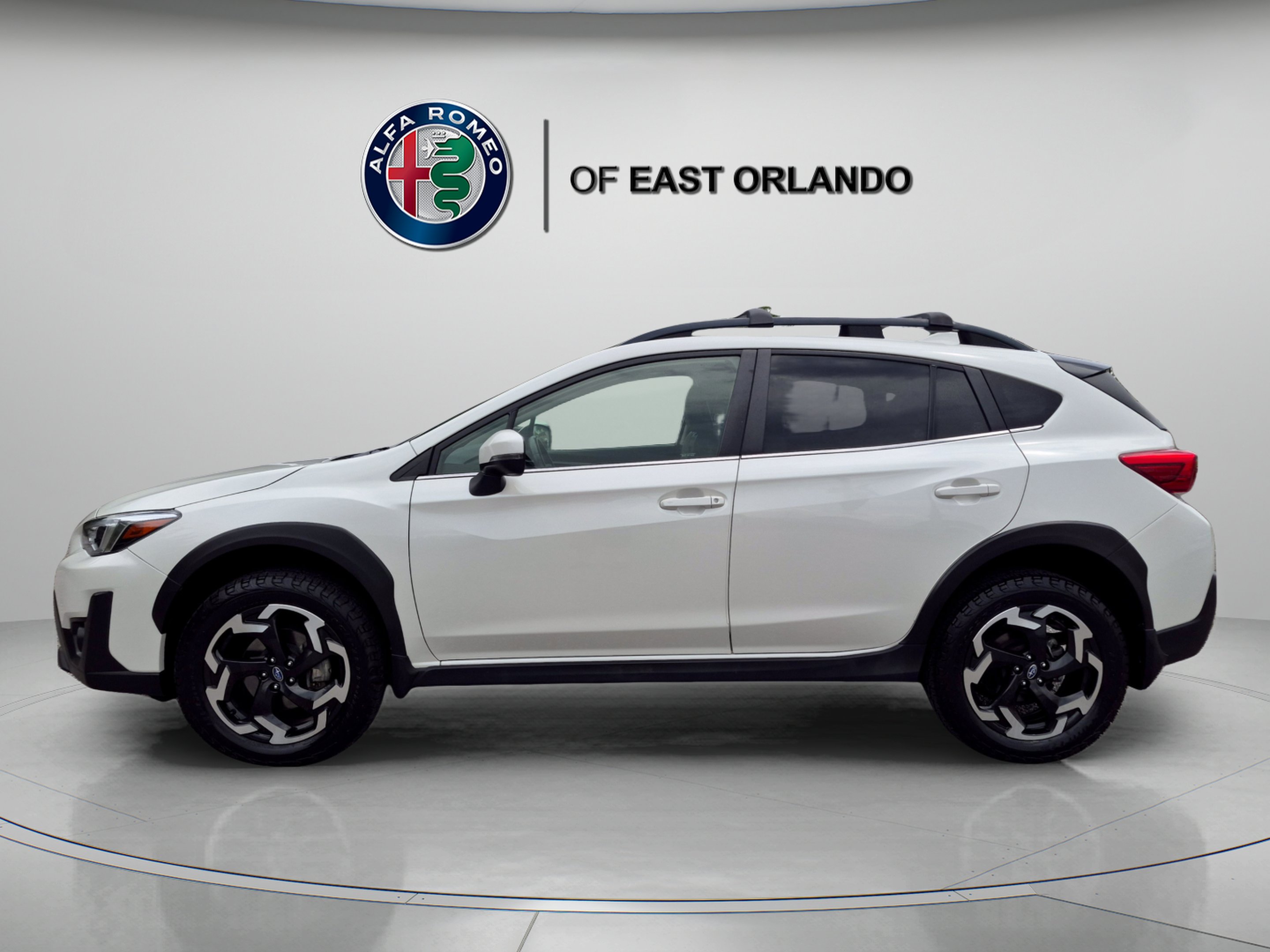 Used 2022 Crystal White Pearl Subaru Limited image 4