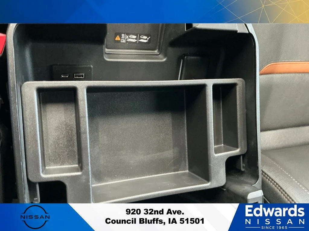 Used 2023 White GMC AT4 image 29