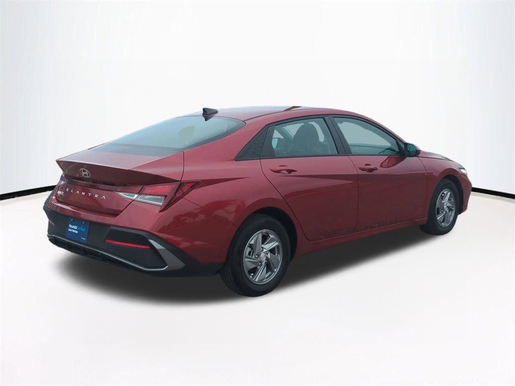 Used 2024 Red Hyundai SE image 5