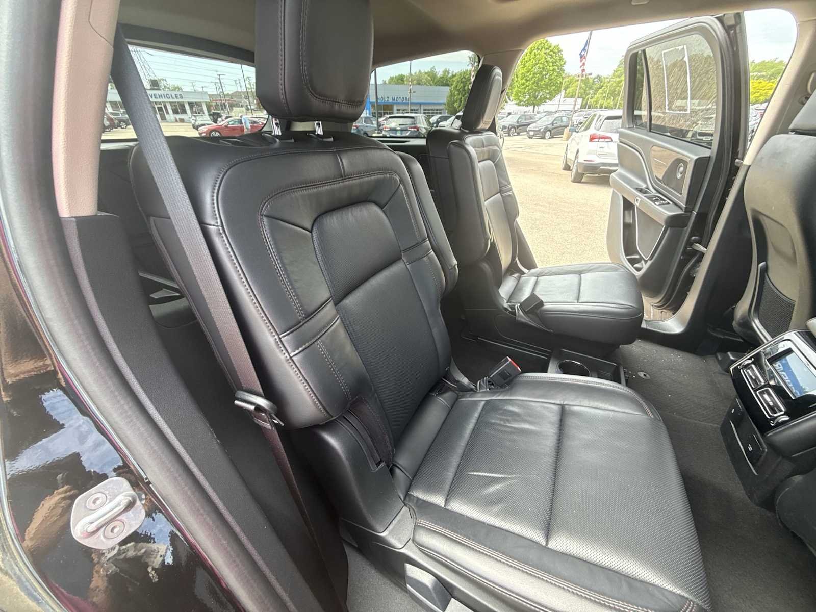 Used 2024 Black Lincoln Reserve image 28