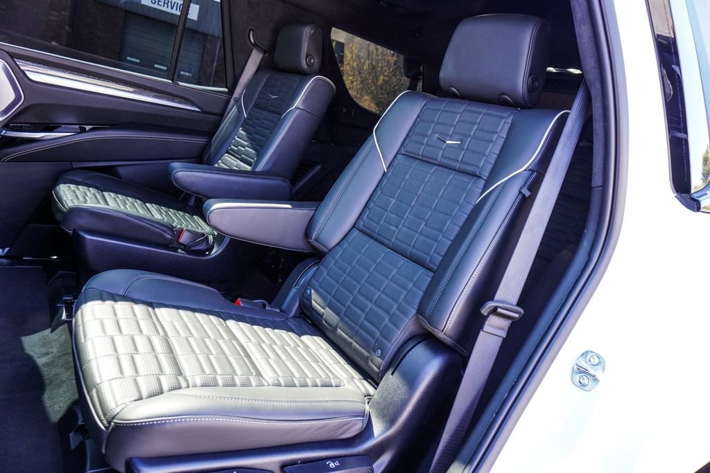 Used 2025 White Cadillac V-Series image 9