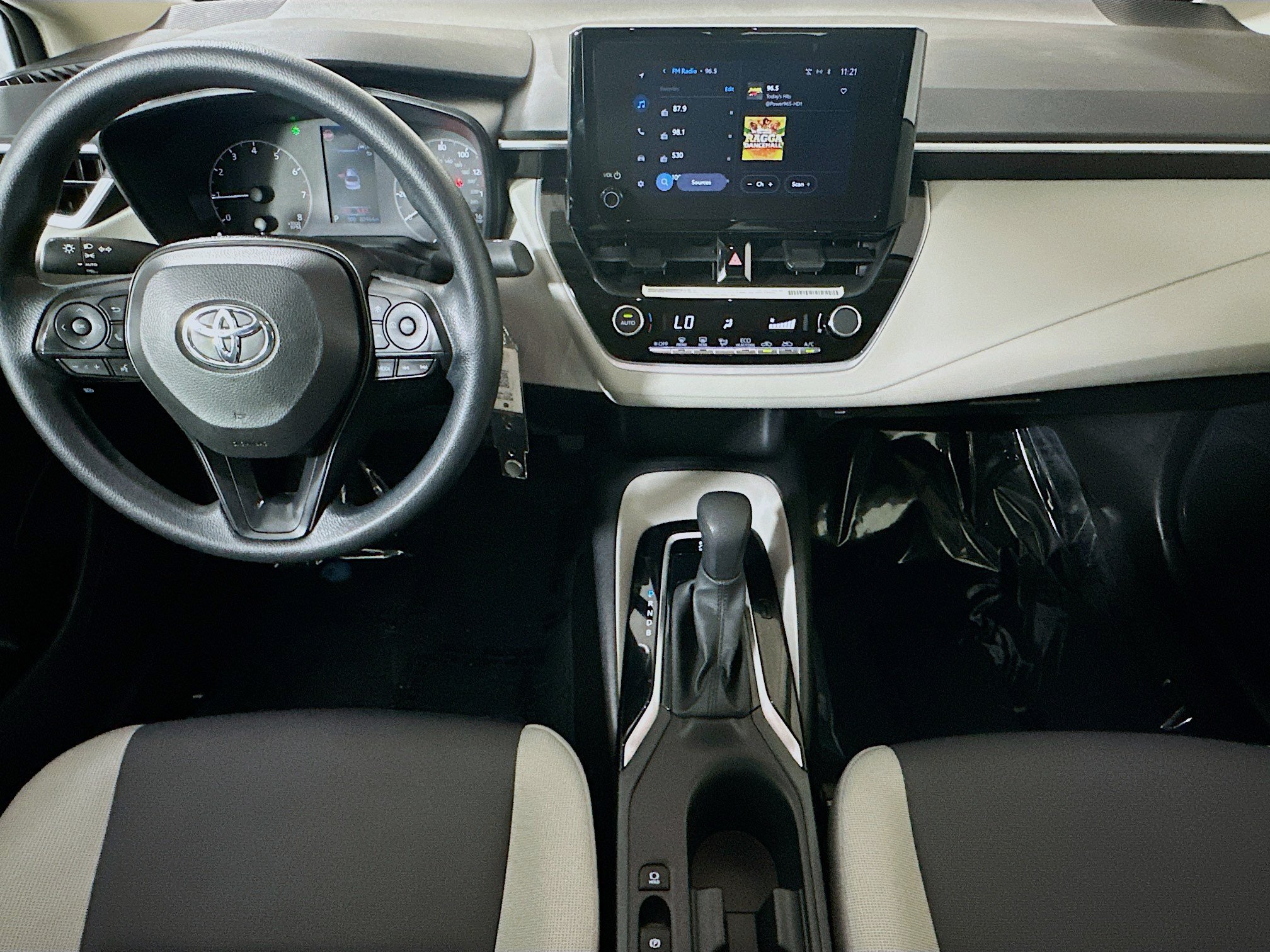 Used 2024 Ice Toyota LE image 26