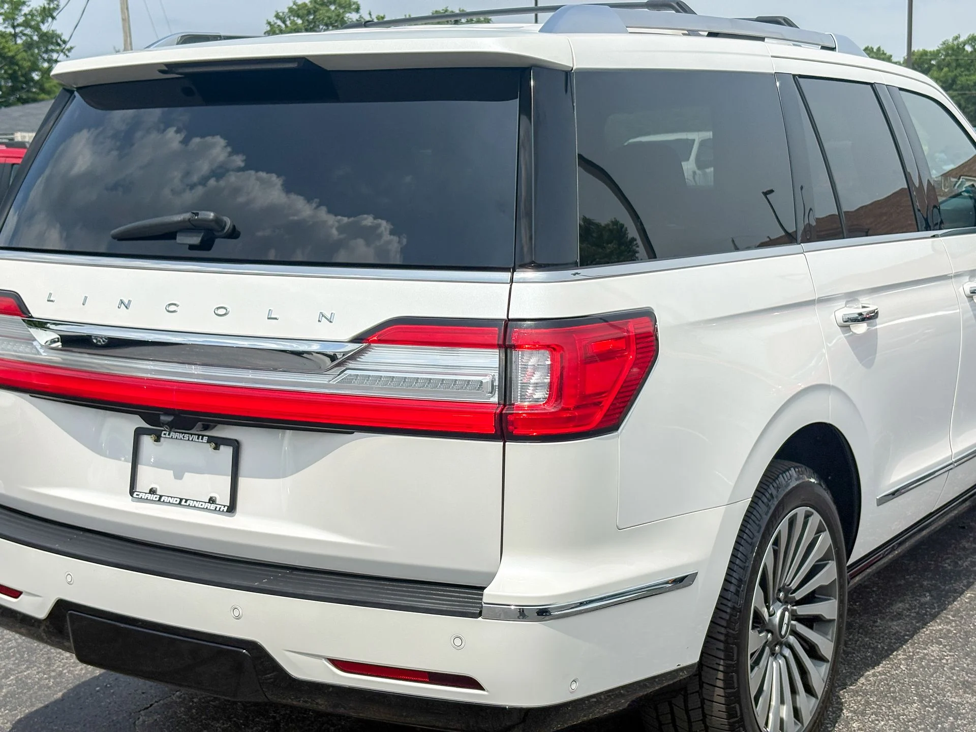 Used 2019 White Lincoln Reserve image 18