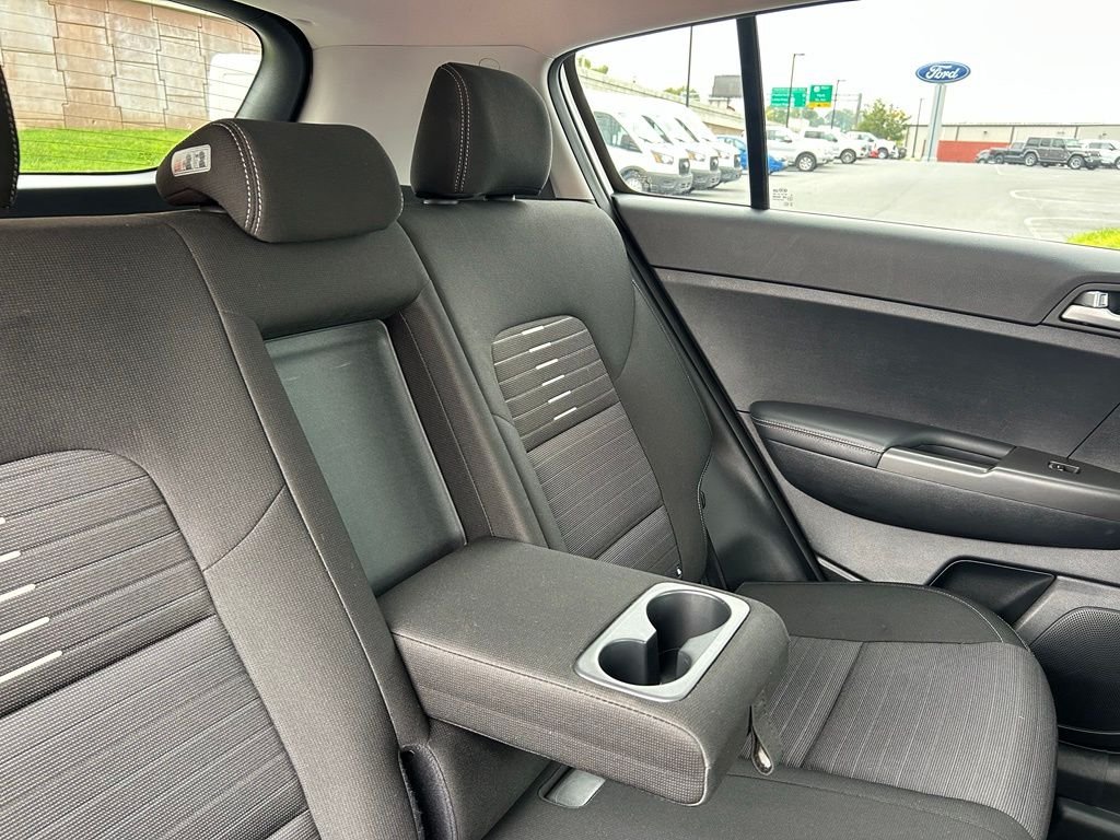 Used 2018 White Kia LX image 31