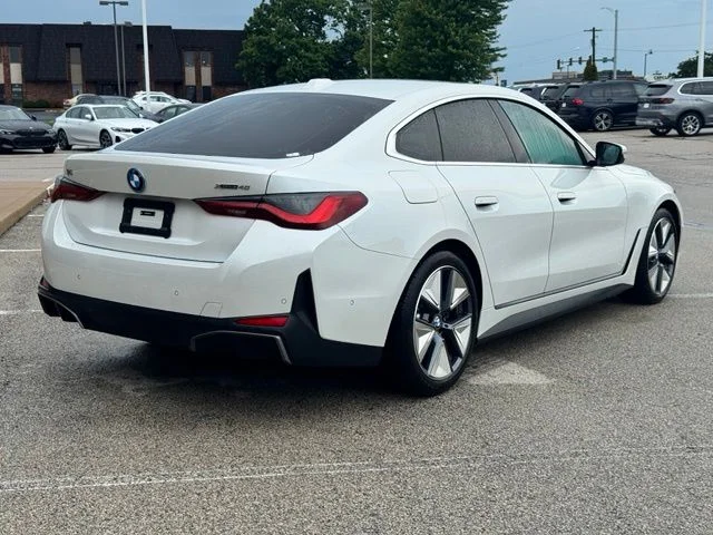 Used 2025 White BMW xDrive40 image 18