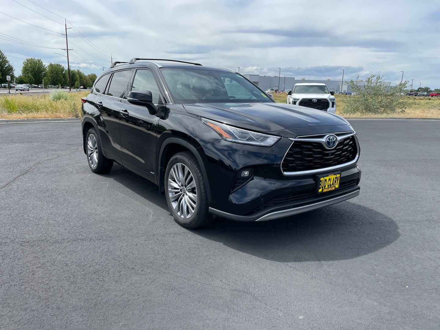 2022 Toyota Highlander Platinum Hybrid 4x4's photo