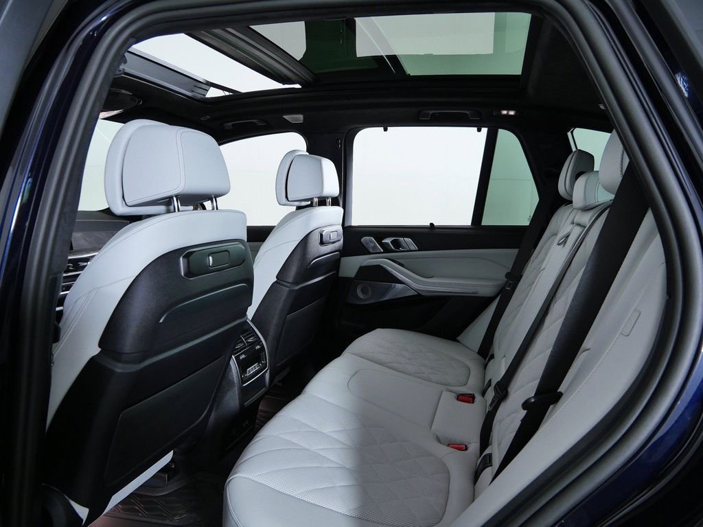 2026 BMW X5 M60i - Photo 28