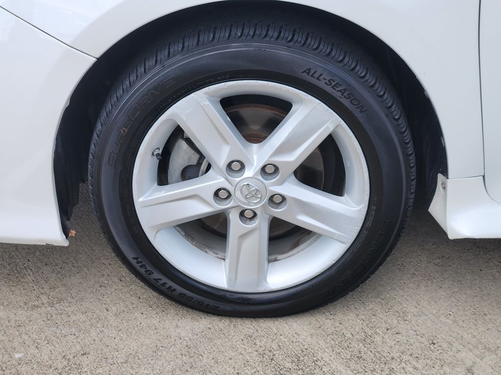 Used 2014 Blizzard Pearl Toyota SE image 10