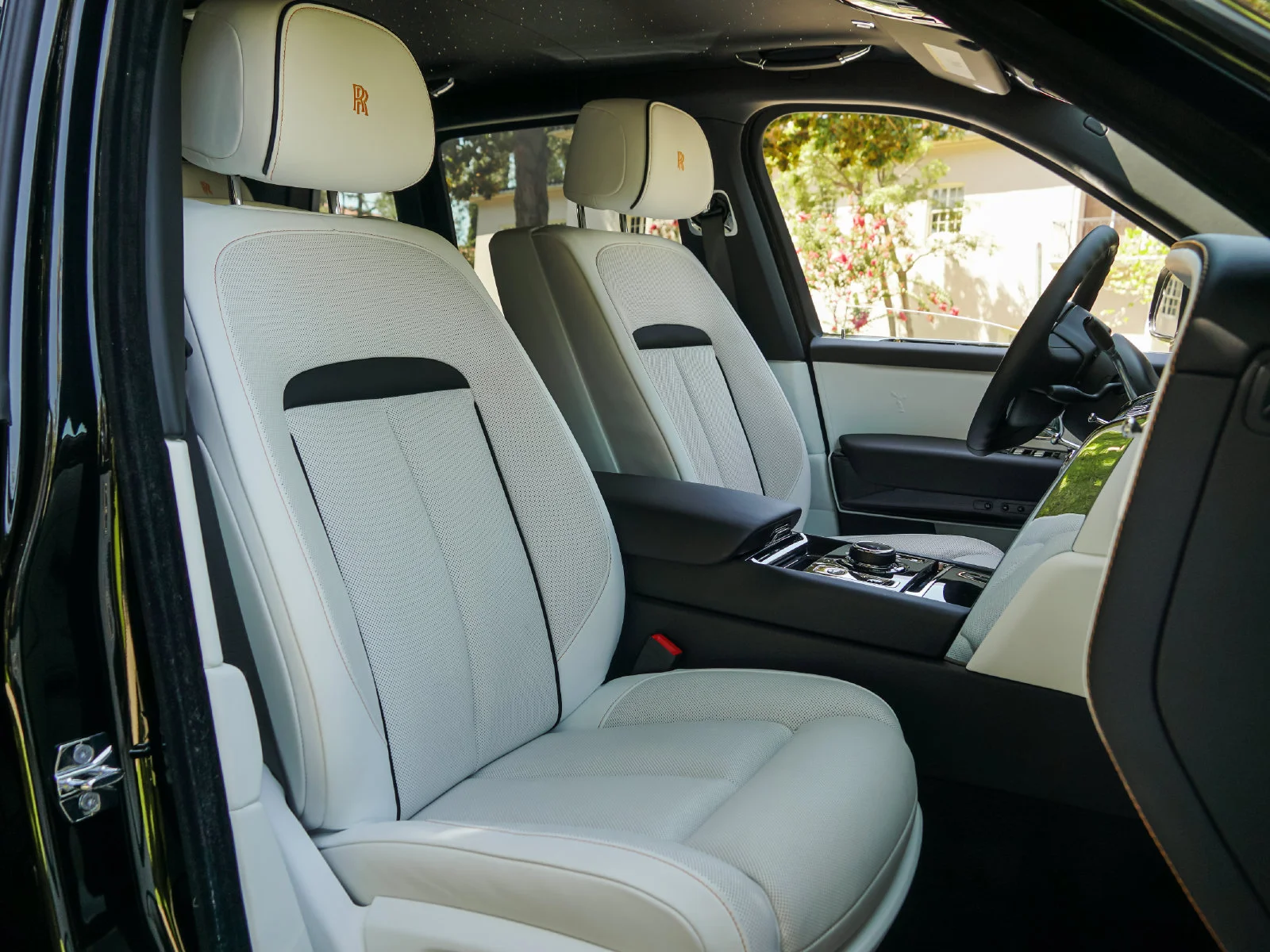 Certified Used 2024 Black Diamond Rolls-Royce  image 29
