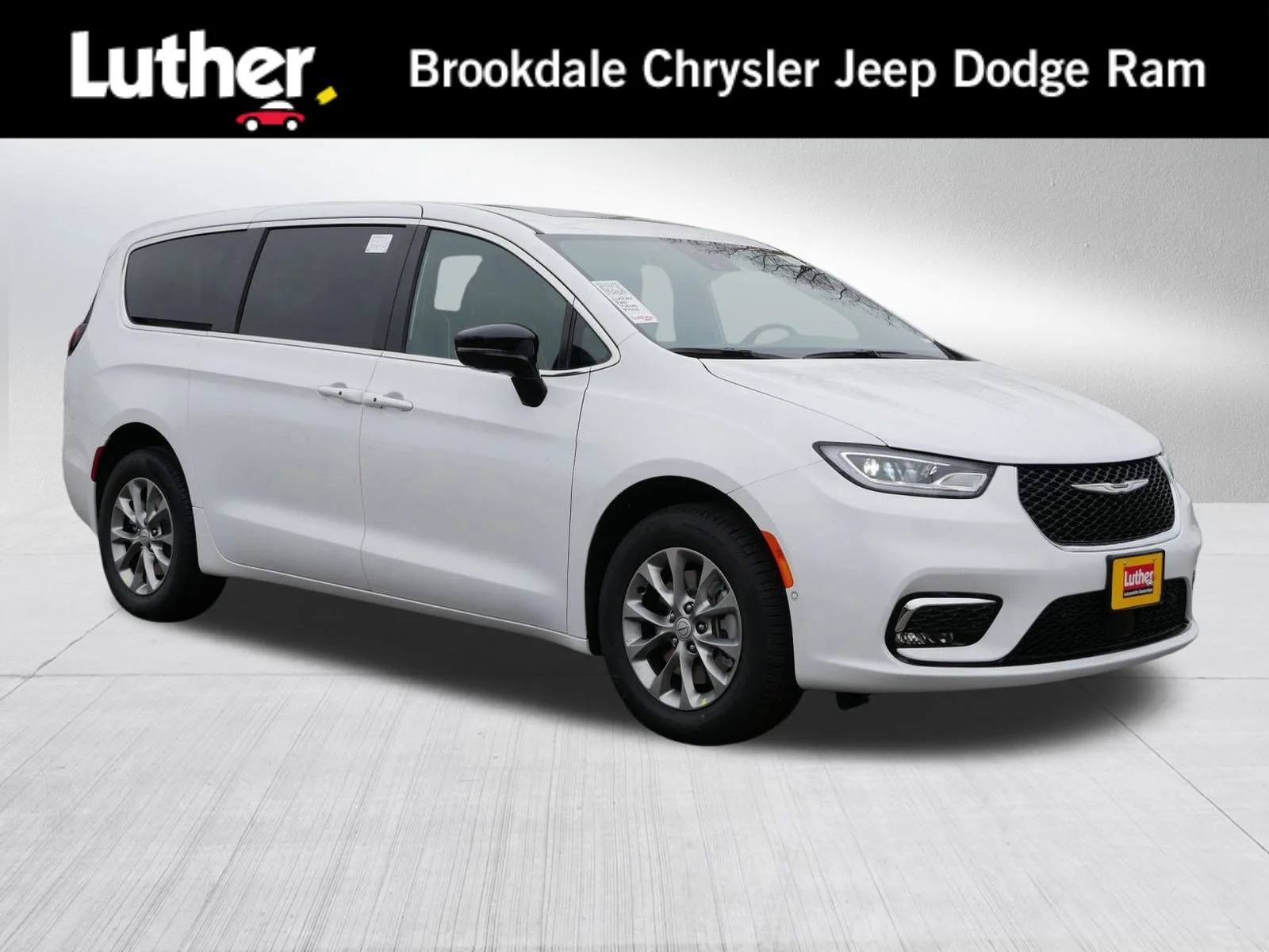 2026 Chrysler Pacifica Limited AWD's photo