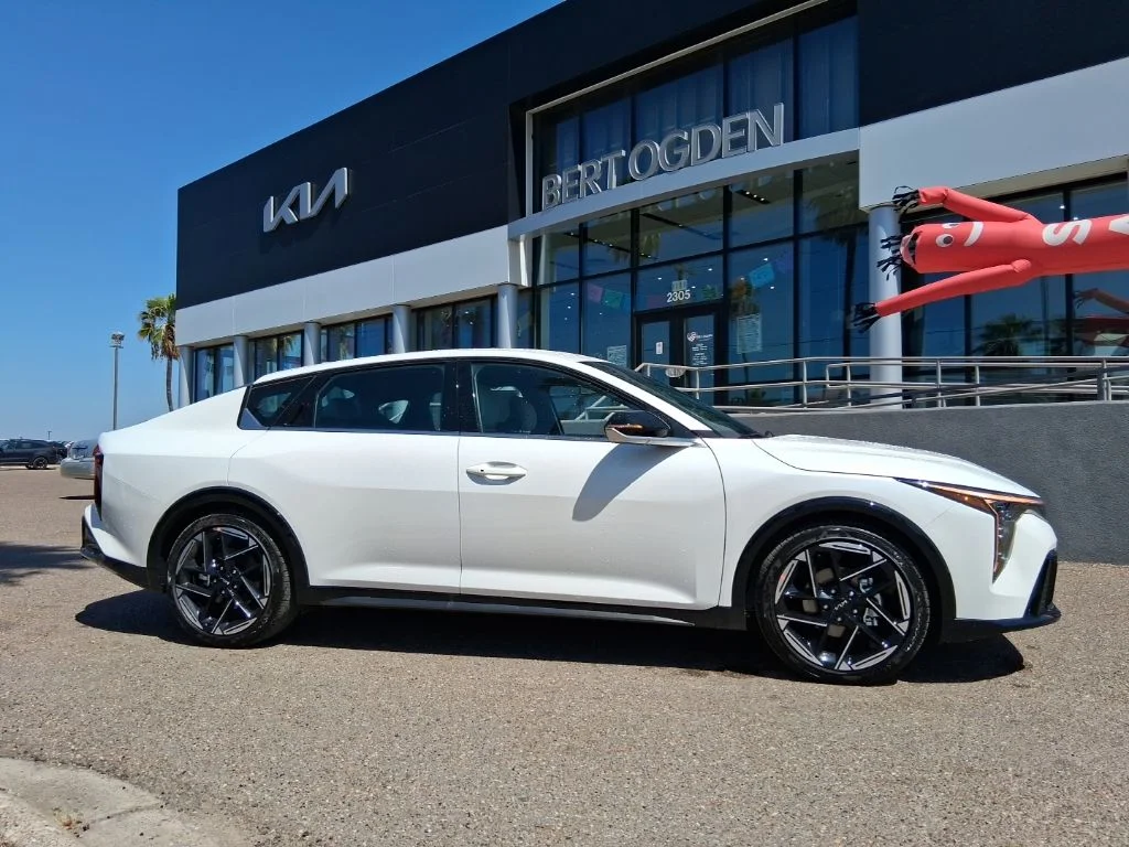 New 2026 White Kia GT-Line image 4