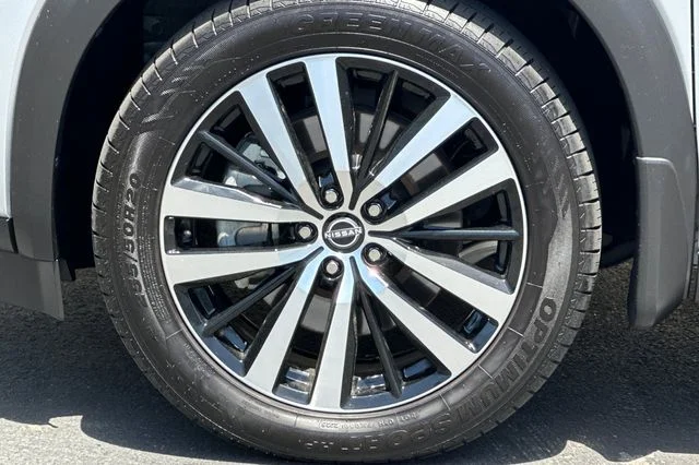 Used 2023 Silver Nissan Platinum image 25